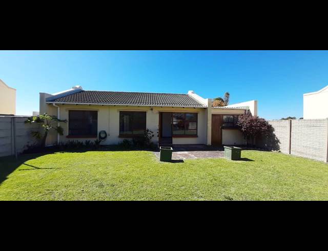 3 BEDROOM TOWNHOUSE RENTED IN LORRAINE